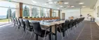 Mødelokale med udsigt opstillet til møde i u-bordsopstilling