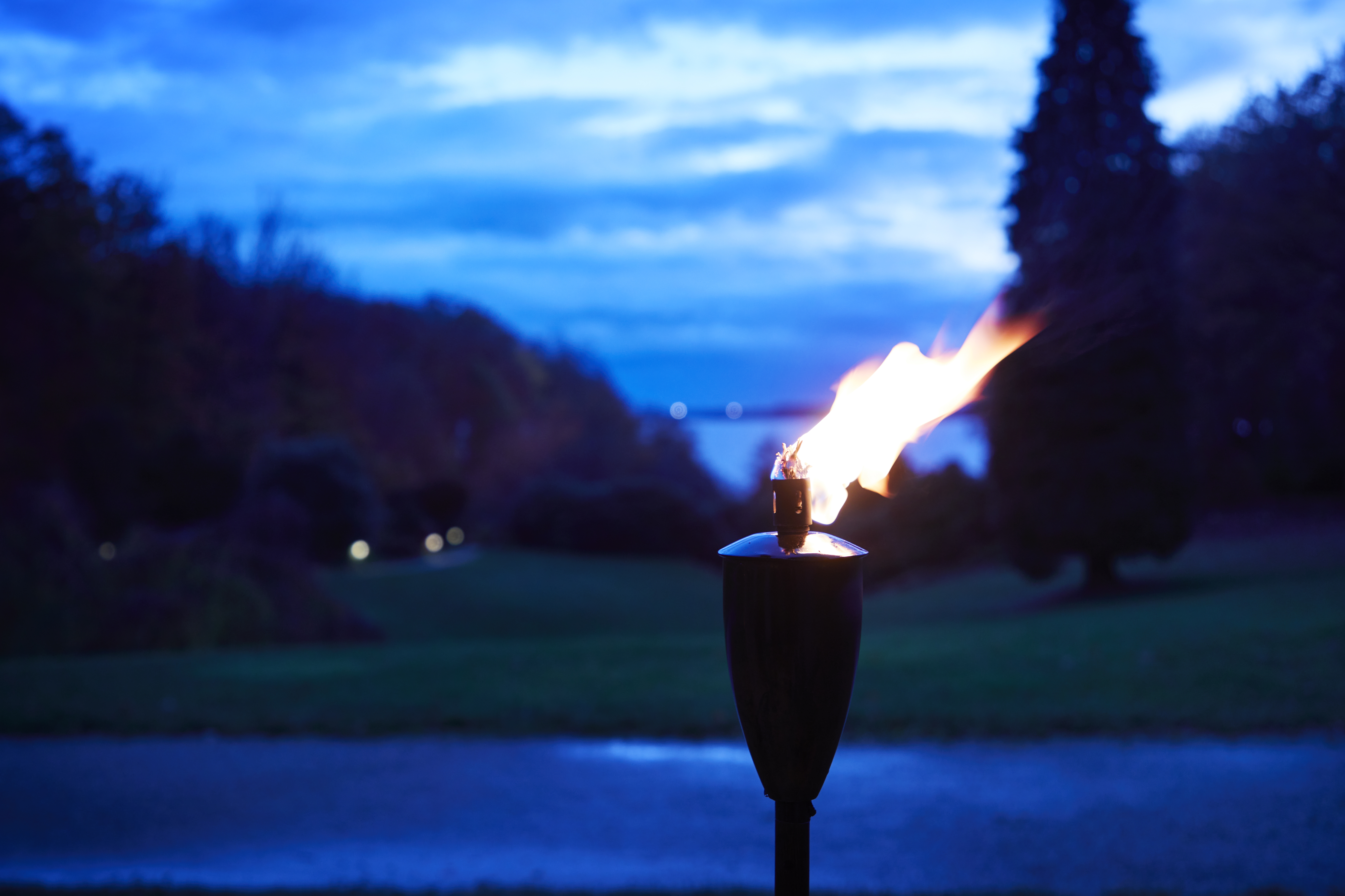Fakkel med ild og udsigt til Vejle Fjord