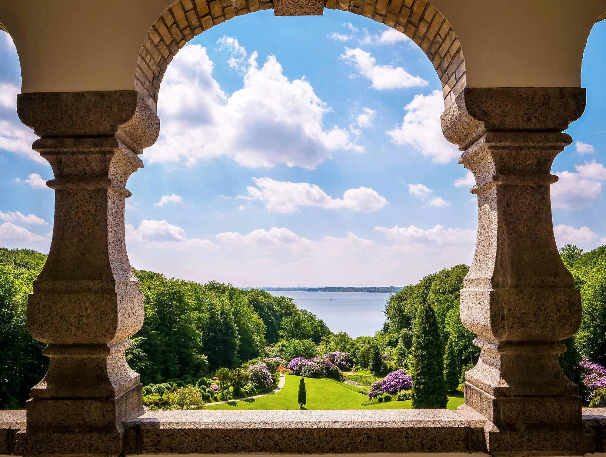 Sommerfugle på solhat i Vejlefjords park