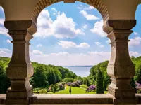 Sommerfugle på solhat i Vejlefjords park